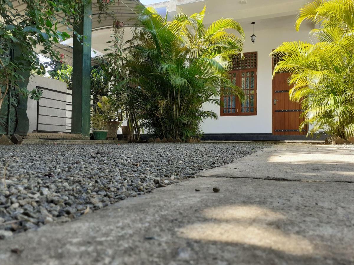 Golden Pearl Safari Villa ウダワラウェ エクステリア 写真